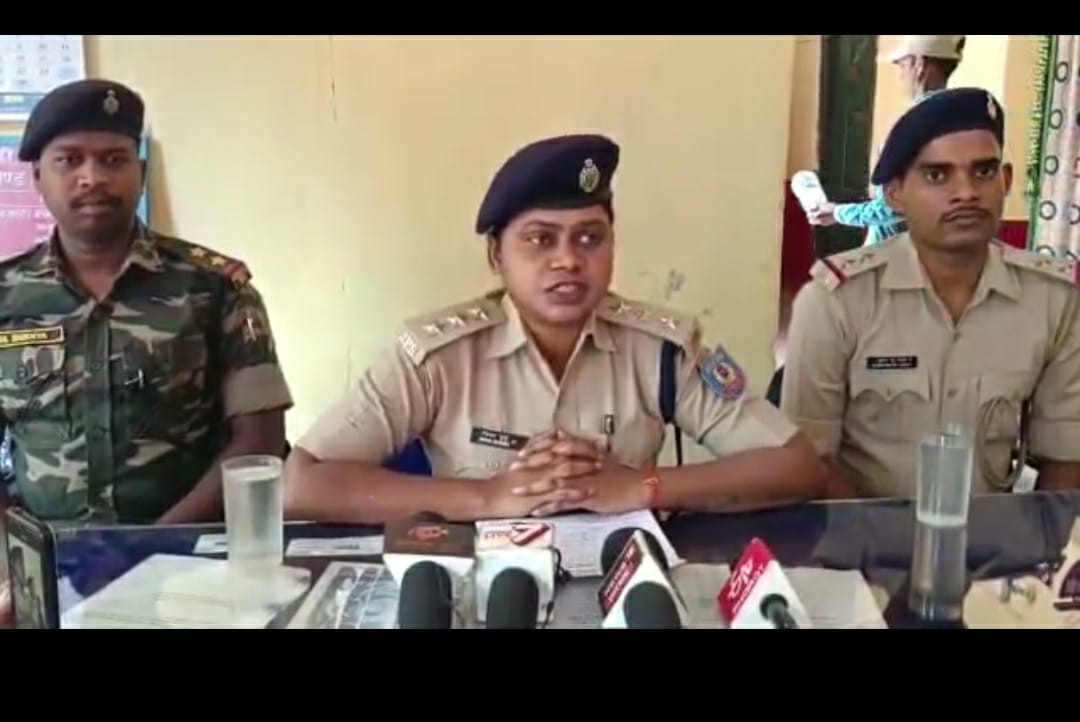 बाइक चोर गिरोह का खुलासा ,चोरी के तीन बाइक के साथ तीन गिरफ्तार