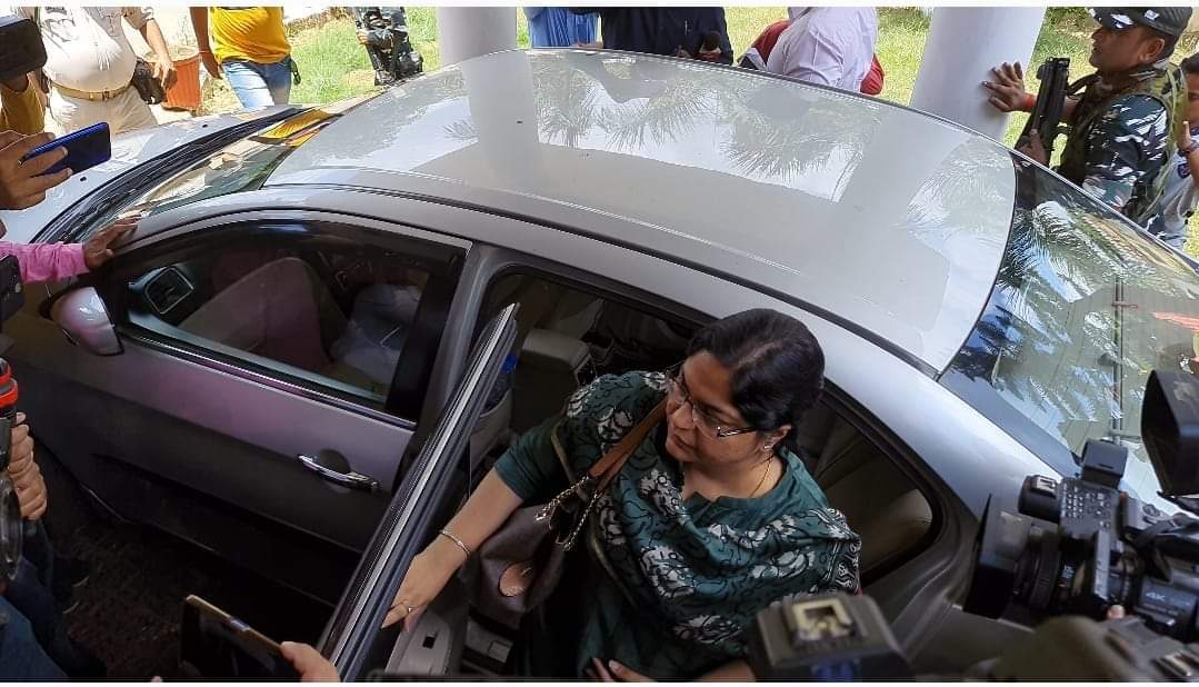 शाम साढ़े पांच बजे तक ईडी की पूछताछ जारी, तीखे सवालों से मैडम सिंघल के उड़ रहे होश !