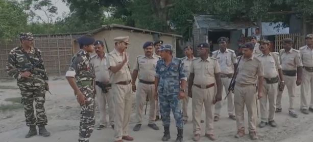 नेपाल सीमा से सटे इलाके में एसडीपीओ दलबल के साथ कर रहे फ्लैग मार्च, जानिए वजह