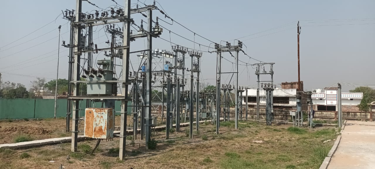 बिना कनेक्शन के ही चला रहे थे कूलर-पंखा, 9 के खिलाफ FIR, 1.40 लाख रुपए का ठोका जुर्माना