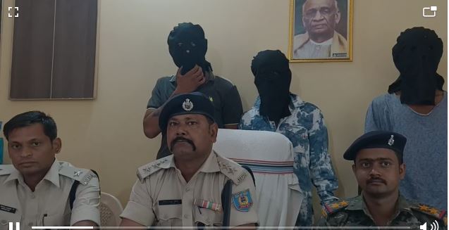 धराए हत्या के तीनो आरोपी, खून लगा पत्थर भी बरामद