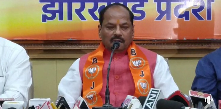 मुख्यमंत्री हेमंत सोरेन कर रहे पद का दुरुपयोग,  5 साल तक चुनाव लड़ने पर लगे पाबंदी : रघुवर दास