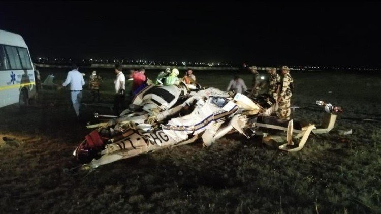 Breaking : प्रशिक्षण के दौरान हेलीकॉप्टर दुर्घटनाग्रस्त, दो पायलट की मौत, सरकार ने दिए जांच के आदेश