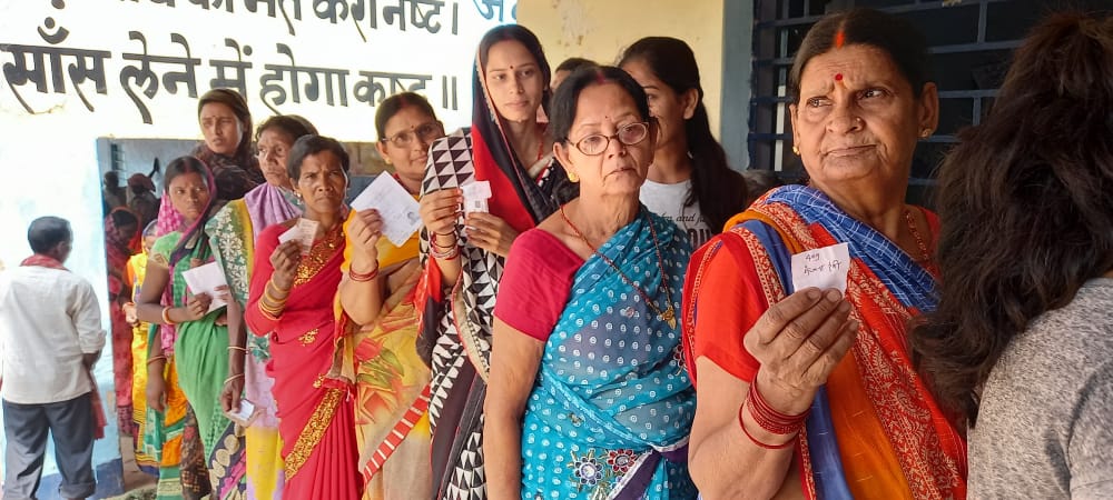 गांव की सरकार : देवघर के तीन प्रखंडोंं में प्रथम चरण का मतदान जारी,  बूथों पर सुरक्षा की चाक-चौबंद व्यवस्था