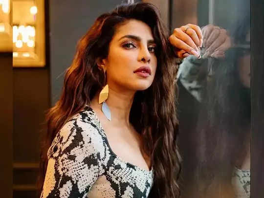 प्रियंका चोपड़ा बताएंगी पश्चिम को, भारत का मतलब केवल हाथी और सपेरे नहीं