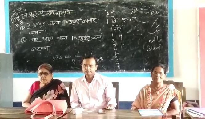 यूं कैसे काबिल बनेंगे नौनिहाल ! एक ही रूम में हो रही पांच कक्षाओं की पढ़ाई  