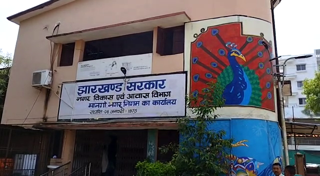 लौहनगरी में मौसम के तेवर तल्ख, बूंद-बूंद पानी को तरसे लोग