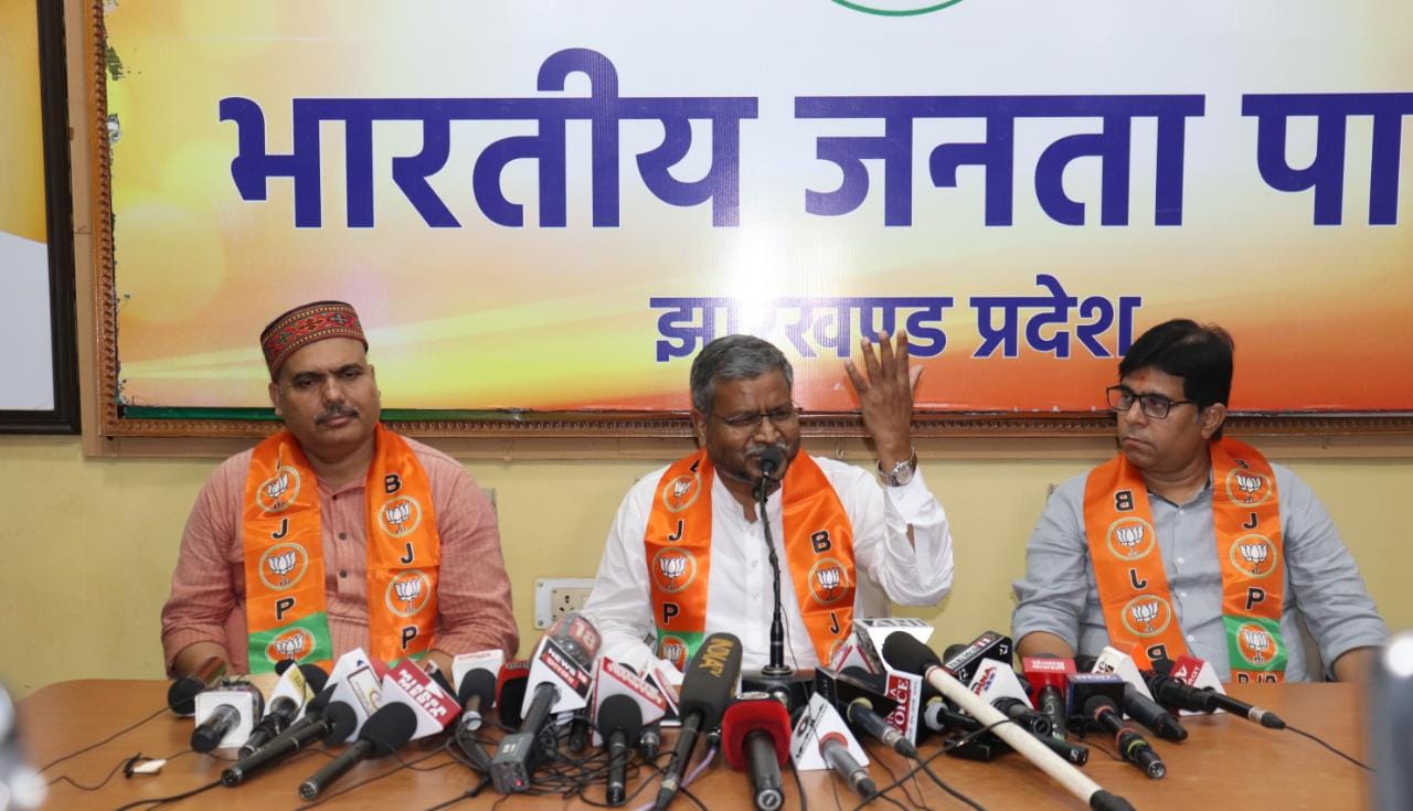 पूर्व मुख्यमंत्री बाबूलाल मरांडी का हेमंत सरकार पर हमला, कहा-सरकार ने ताक पर रख दिया नियम कानून