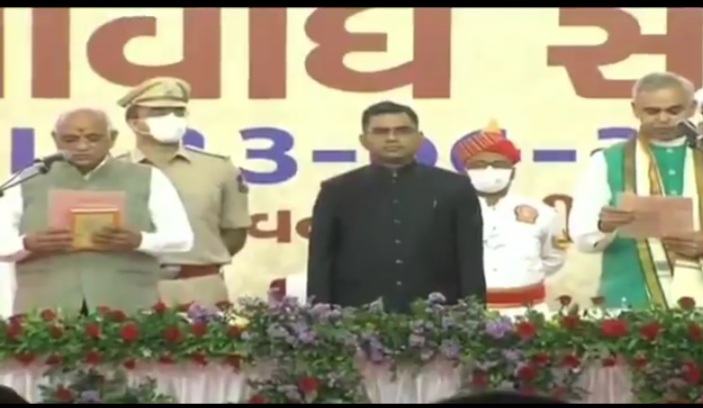 गुजरात  के 17 वें  मुख्यमंत्री के तौर पर भूपेंद्र भाई पटेल ने ली शपथ