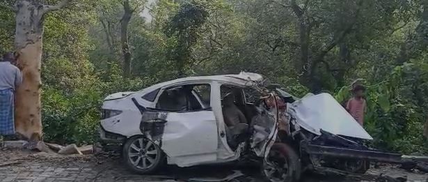 बगहा में भीषण सड़क हादसा,दो बच्ची समेत  एक ही परिवार के  चार लोगों की मौत