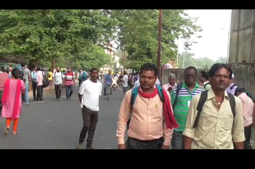 धनबाद : दूसरे चरण का  मतदान 19 को ,पोलिंग पार्टियों की रवानगी शुरू 