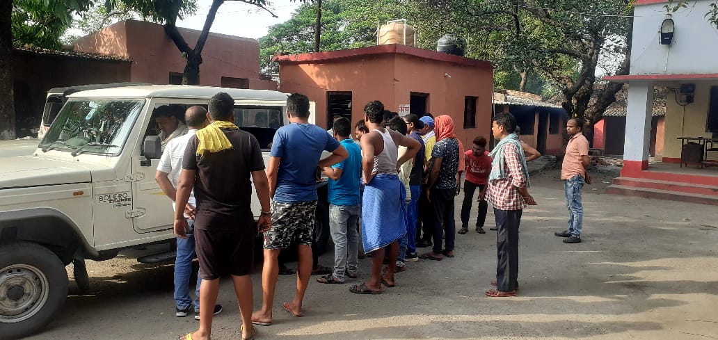 कोयला चुनने गए दंपति बेहोशी की हालत में मिले, पत्नी की मौत, पति की स्थिति गंभीर