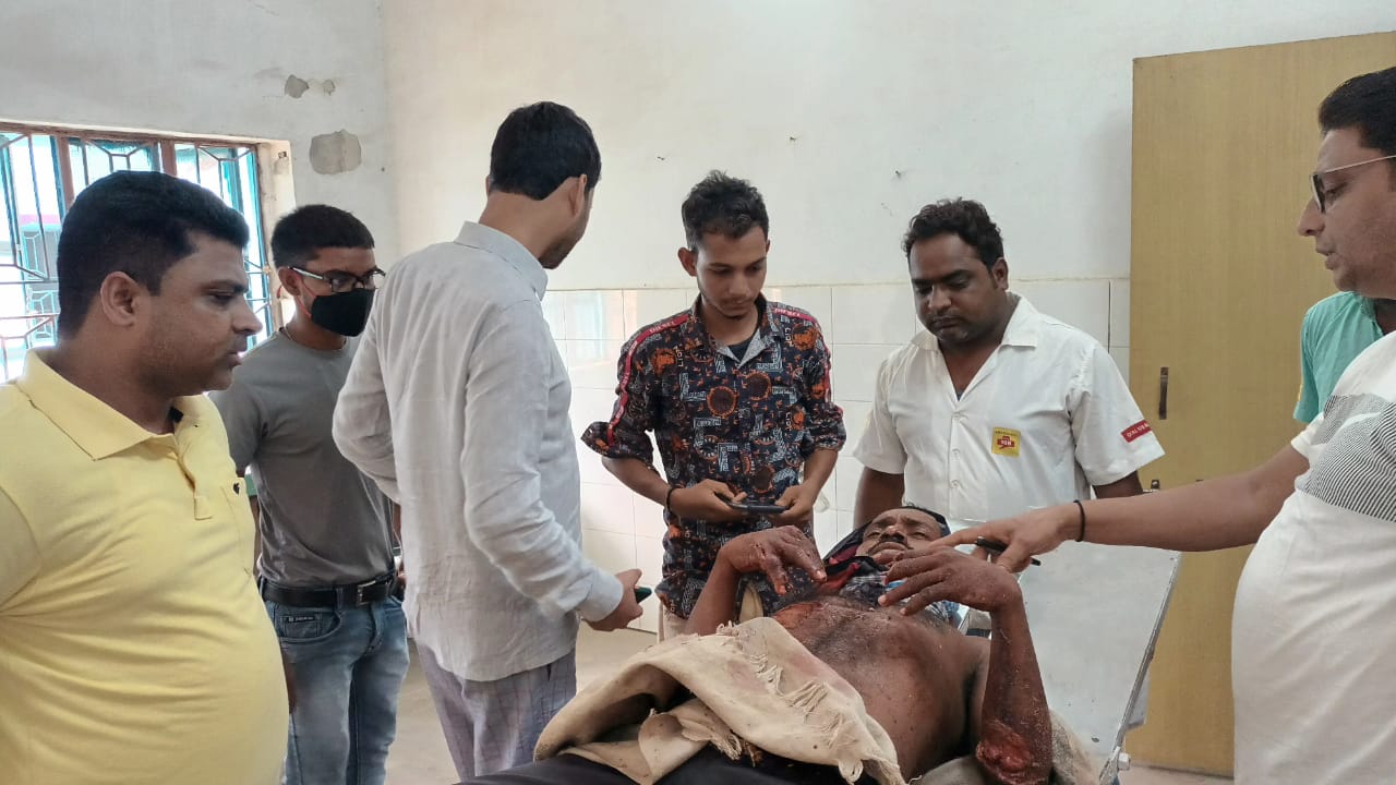 शराब पीने के दौरान दोस्तों ने गला रेत कर हत्या का किया प्रयास, सभी आरोपी फरार