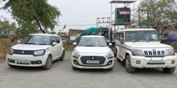 वोटरों के बीच पैसे और शराब बांटने की तैयारी में थे जिप प्रत्याशी, नगदी, शराब और हथियार के साथ 4 गिरफ्तार