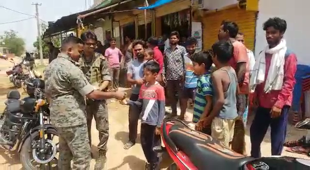 उग्रवाद प्रभावित क्षेत्र के बूथों का एसपी ने किया निरीक्षण