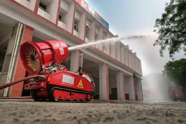 innovation : अब दिल्ली में भी रोबोट बुझाएंगे आग , केजरीवाल सरकार ने खरीदे दो खास रोबोट
