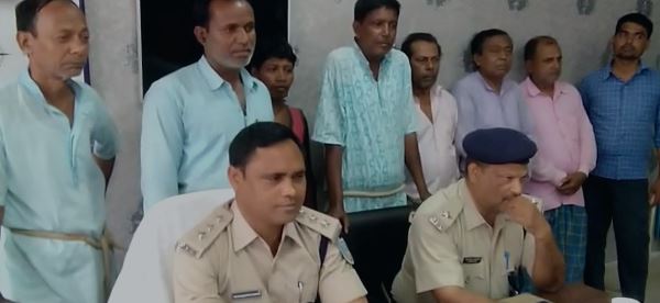 अवैध शराब निर्माण के खिलाफ पुलिस को मिली बड़ी सफलता, 56 क्विंटल बाखर के साथ आठ गिरफ्तार