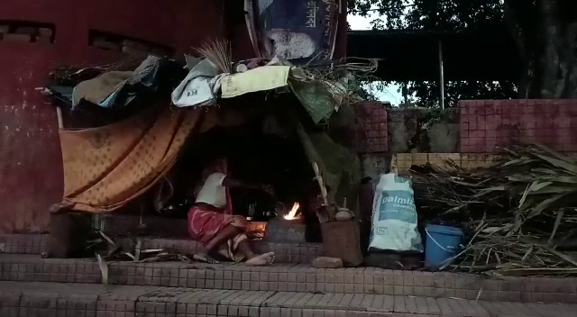 मन्नत के लिए वर्षों से बासुकी नाथ में धरना दे रहे सैकडों श्रद्धालू, डीसी ने हटाने का दिया निर्देश