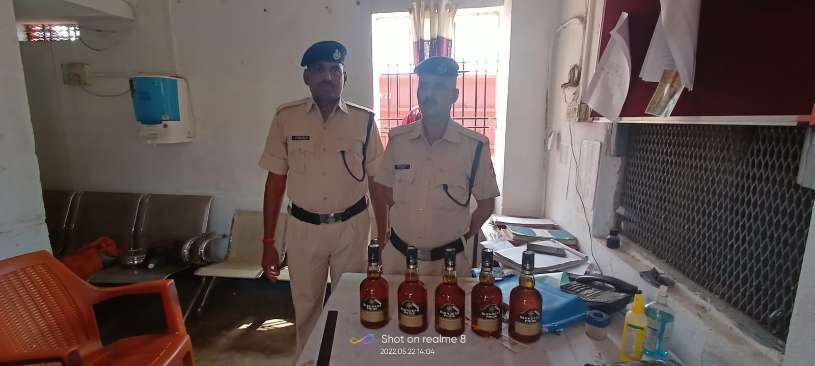 स्टेशन पर लावारिस बैग में मिला विदेशी शराब, आरपीएफ ने किया जब्त 