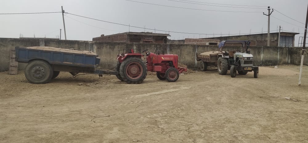 मुख्यमंत्री के तेवर का असर : हैदरनगर में अवैध बालू लदा दो ट्रैक्टर जब्त