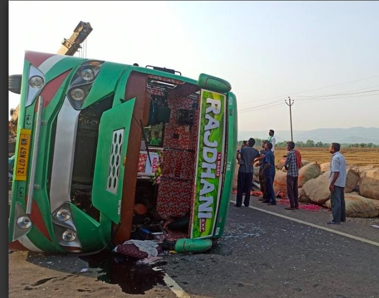 रांची से कोलकाता जाने वाली बस दुर्घटनाग्रस्त,एक की मौत, कई घायल