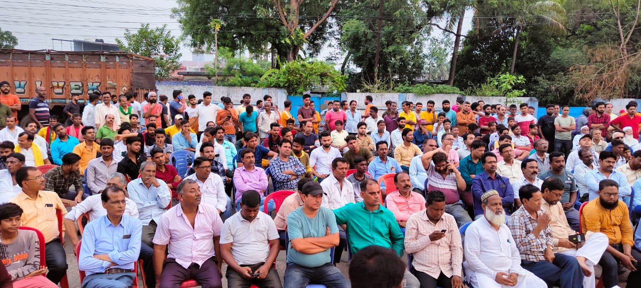 रेलवे से नाराजगी : टूटा जनता का धैर्य, बोले - नहीं चाहिए हमें ओवर ब्रिज, हमारे पुराने रास्ते ही लौटा दें