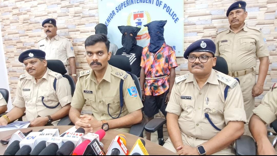 ब्राउन शुगर और चोरी के आरोप में दो महिला समेत तीन गिरफ्तार