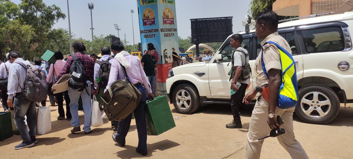 चुनाव ड्यूटी से वापस लौटने के क्रम में सड़क हादसे में पुलिस वाहन चालक की मौत