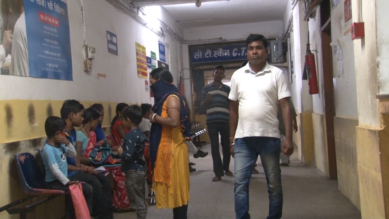 कोयलांचल के सबसे बड़े अस्पताल का हाल :  पेट में दर्द आज, पर एक माह बाद होगा अल्ट्रा साउंड जांच