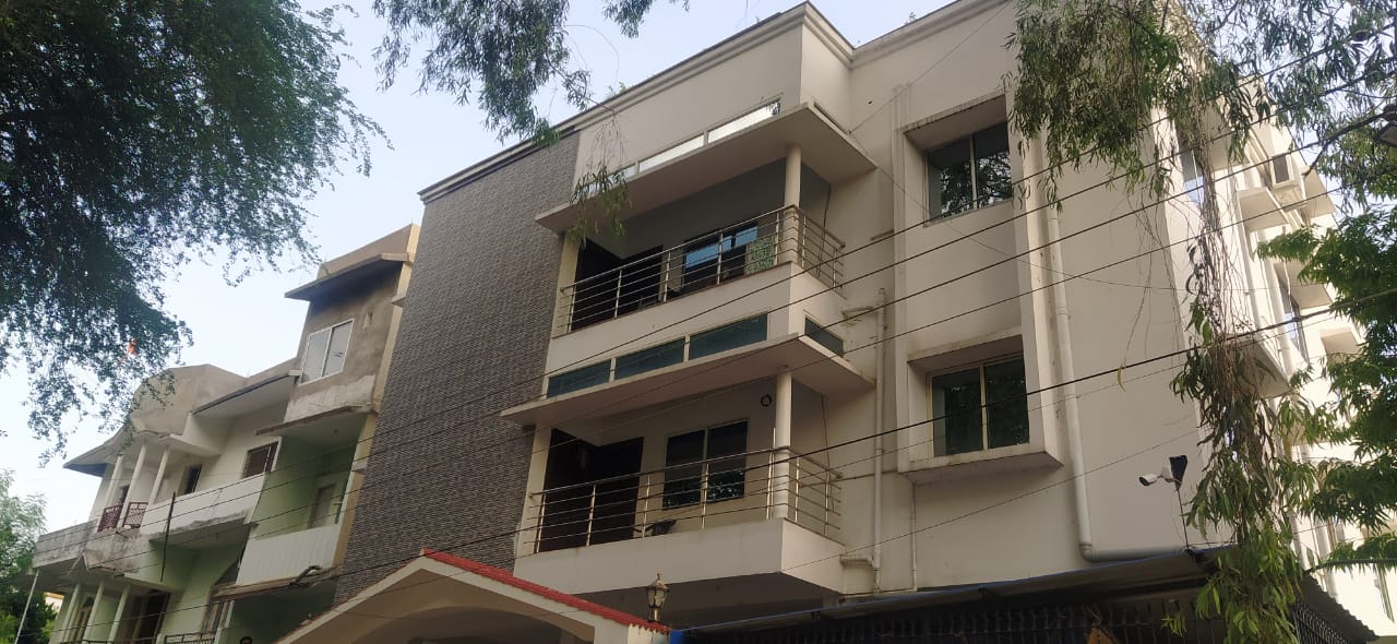 झारखंड में लूट : चार घन्टे से CM के करीबी  प्रेम प्रकाश के घर पर ईडी की छापेमारी जारी, पैसे और दस्तावेजों की हो रही जांच