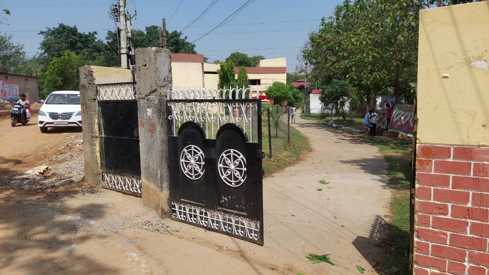 Live Update : पूर्व मंत्री सह कांग्रेस के कार्यकारी अध्यक्ष बंधु तिर्की के आवास पर CBI की छापेमारी