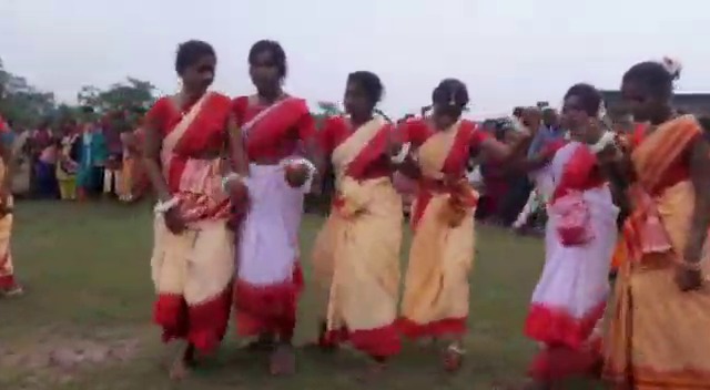 धनबाद में धूम धाम से मना करम पर्व, बहनों ने भाइयों के लिए की दीर्घायु की कामना