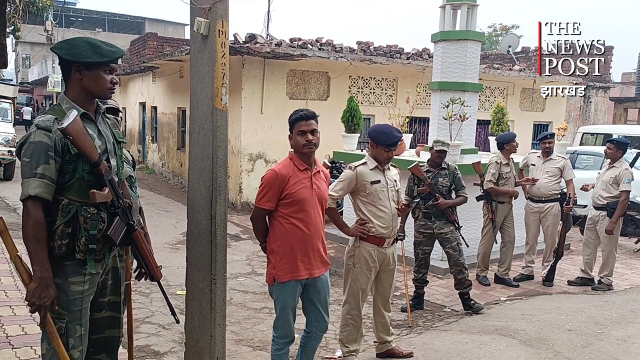 UPDATE : वासेपुर के गैंगस्टर प्रिंस खान के घर पहुंची पुलिस, सारा सामान उठा ले गयी