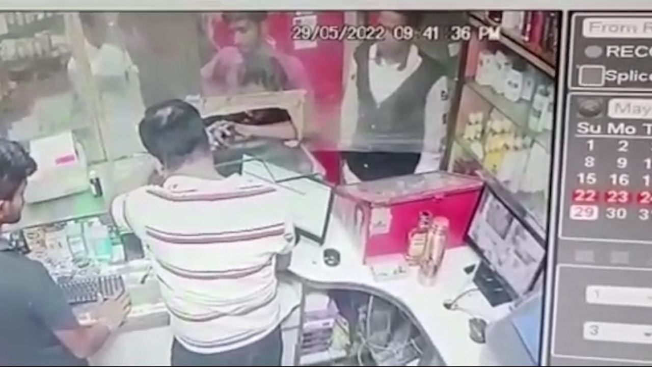 सरायकेला में बेलगाम अपराधी, मेडिकल हॉल में फायरिंग कर फैलाया दहशत