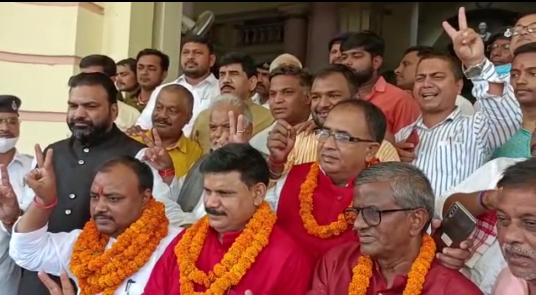 राज्यसभा चुनाव : भाजपा के दोनों उम्मीदवारों ने भरा पर्चा, राजद के तीसरे प्रत्याशी पर जदयू ने साधा निशाना