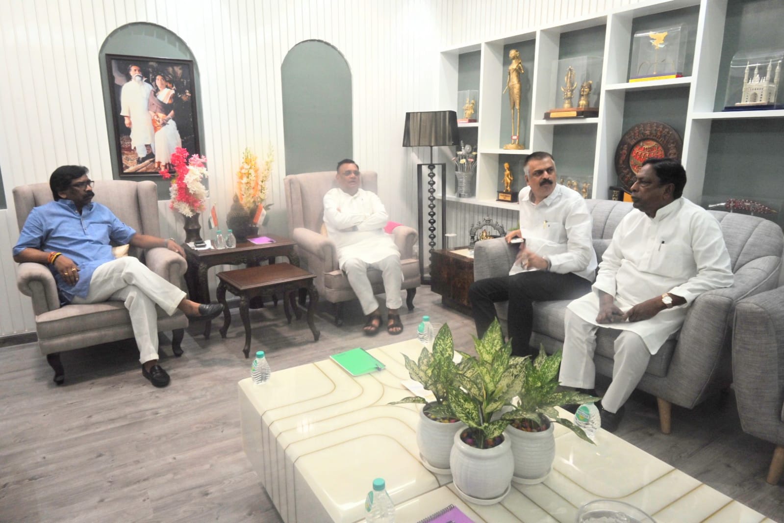 राज्यसभा चुनाव : 5 नामांकन का पर्चा धरा रह गया कांग्रेसियों का,नया कपड़ा भी बनवाया था