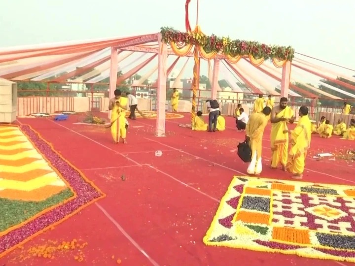 अयोध्या में राम मंदिर के गर्भ गृह में यूपी के सीएम ने रखी पहली शिला, 2023 तक पूरा हो जाएगा गर्भ गृह