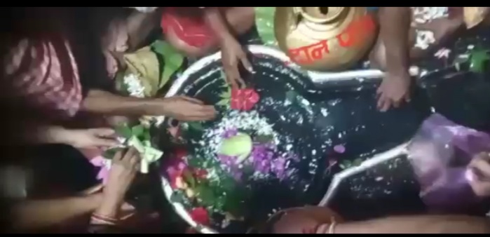 बोल बम के नारों से गूंजा बाबा का मंदिर परिसर, ई-पास के जरिये आम श्रद्धालुओं का प्रवेश शुरू