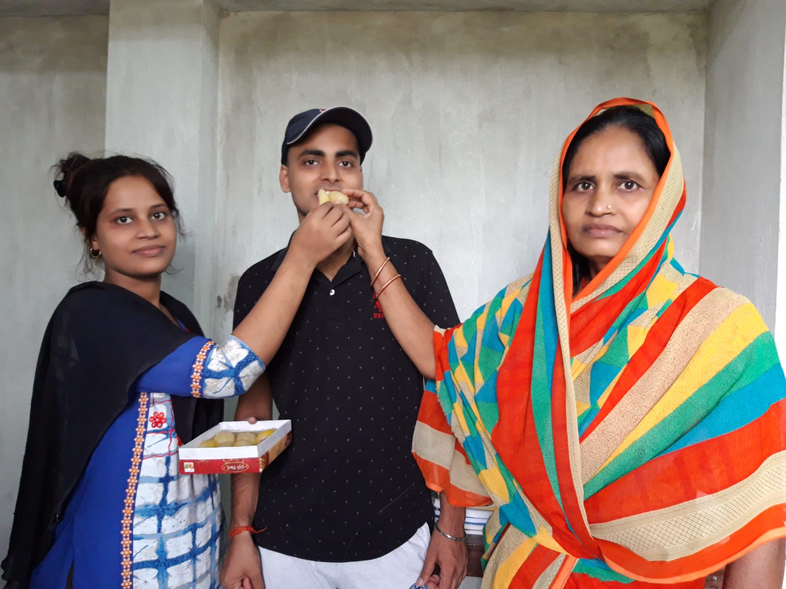 ट्यूशन कराकर बहन ने भाई को  बनाया आईएएस, संसाधन की कमी सफलता में नहीं बनी बाधा