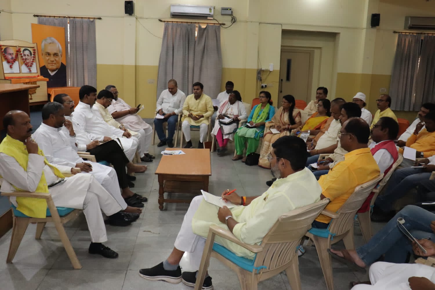 मांडर विधानसभा उपचुनाव को लेकर भाजपा प्रदेश चुनाव समिति की बैठक संपन्न, 5-6 प्रत्याशियों के नाम पर चर्चा