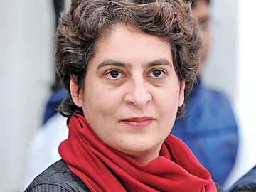 और अब प्रियंका गांधी भी हुई कोरोना पॉजिटिव