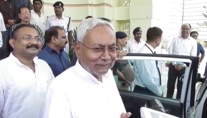 कश्मीर में मारे गए बिहारी मजदूर के परिजनों की हरसंभव मदद करेगी सरकार :  नीतीश कुमार