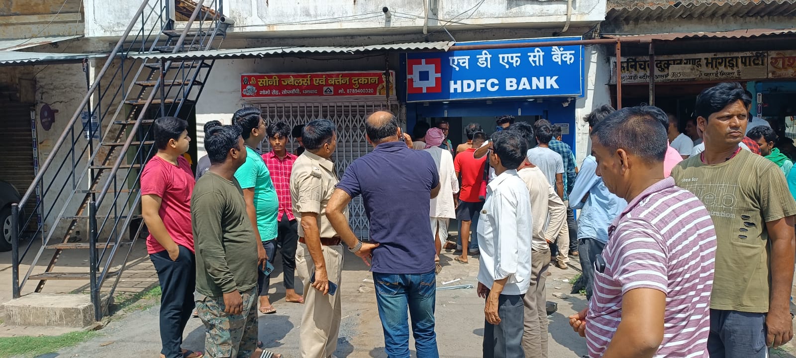 DHANBAD: तोपचांची में एटीएम उखाड़ कर ले गए चोर
