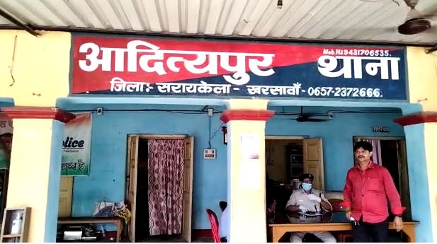 SARAIKELA: पिस्टल की नोक पर ट्रक चालक से रुपए लूटकर चंपत हो गए बाइक सवार- सुबह-सुबह की घटना