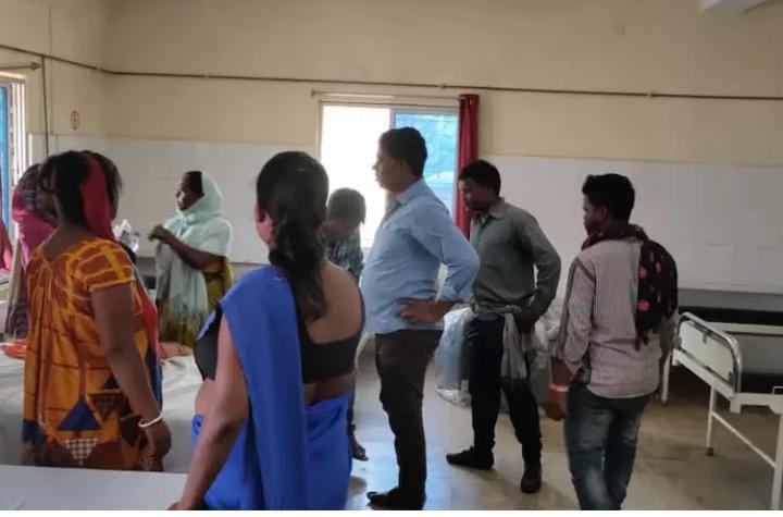 लातेहार में जहरीला जंक फुड रिंग्स खाने से 4 बच्चे हुए बीमार, एक की मौत 