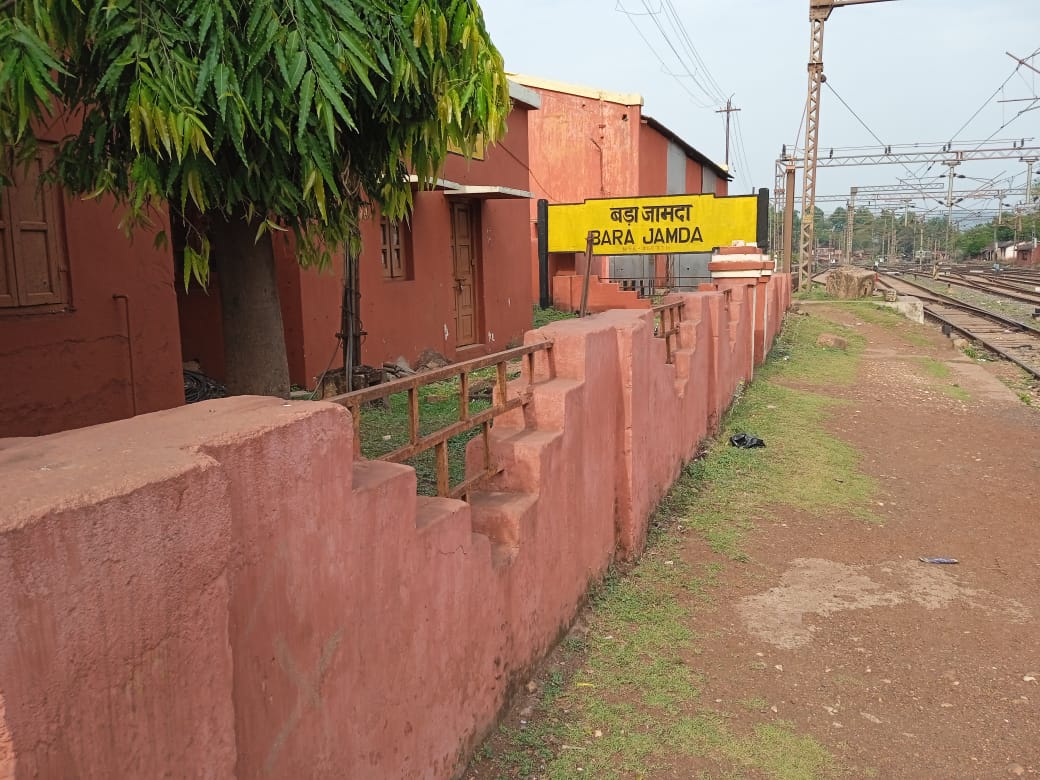 करोड़ों रुपए का राजस्व देने वाले बड़ाजामदा रेलवे स्टेशन पर सुविधाएं हैं नदारद