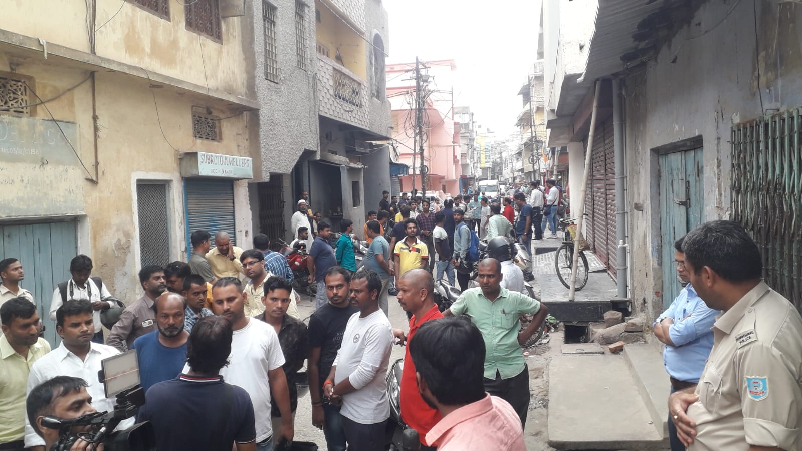 BIG BREAKING : राजधानी में अपराधी बेलगाम, दिनदहाड़े आभूषण दुकान में लूट , एक घंटे बाद पहुंची पुलिस