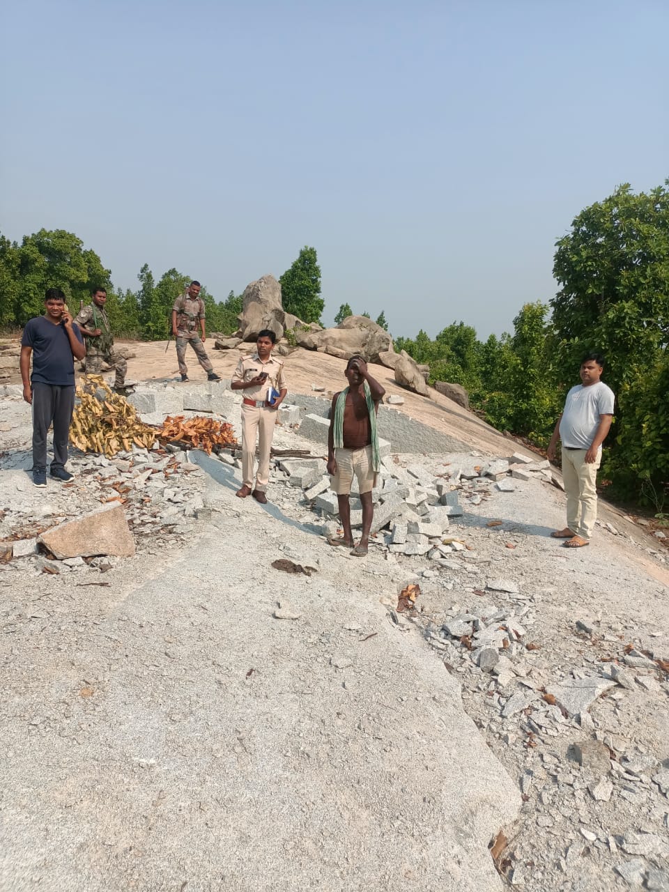 वन क्षेत्र में अवैध खनन के खिलाफ छापा, चार व्यक्तियों पर हुई कार्रवाई