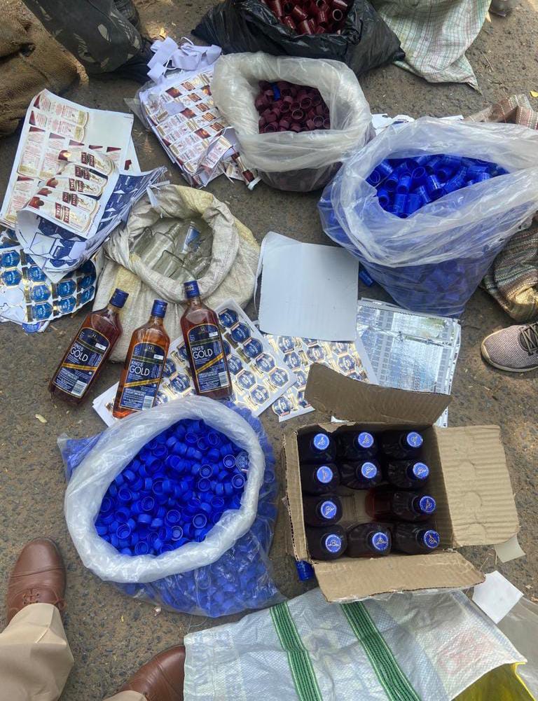 पलामू: अंग्रेजी शराब की अवैध फैक्ट्री पकड़ाई, 48.75 वाइन बरामद