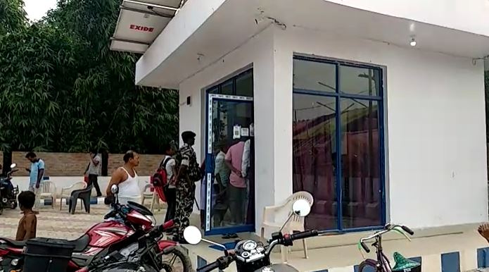 SITAMARHI: हथियारबंद बदमाश फिल्मी अंदाज में पेट्रोल पंप से उड़ा ले गए रु डेढ़ लाख